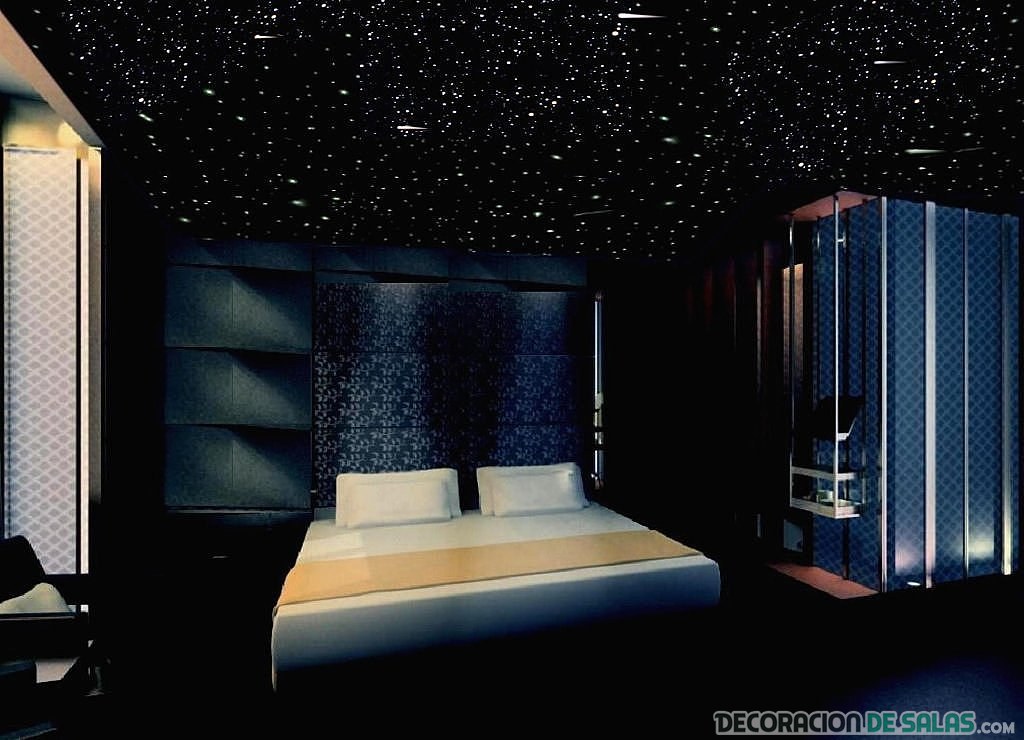 dormitorio con cielo estrellado