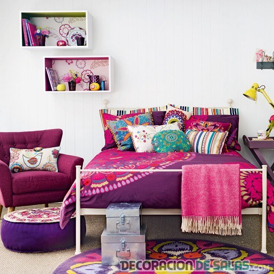 dormitorio decorado en color morado