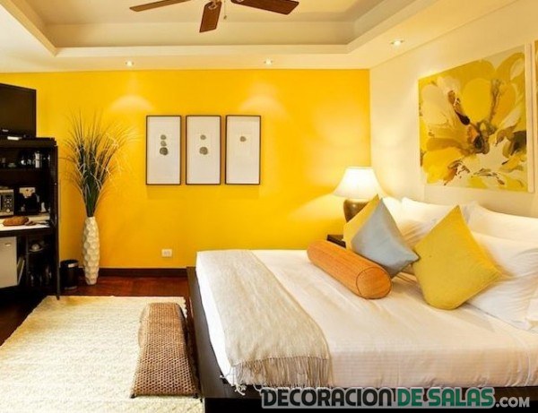 dormitorio en color amarillo tostado