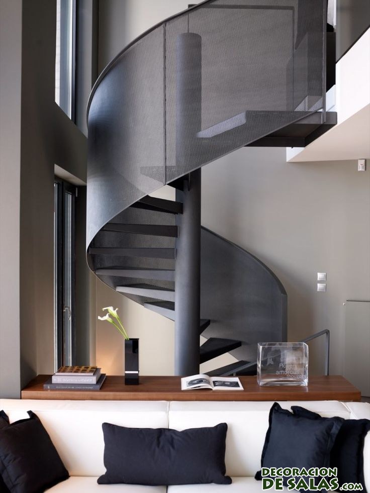 escaleras interiores en negro