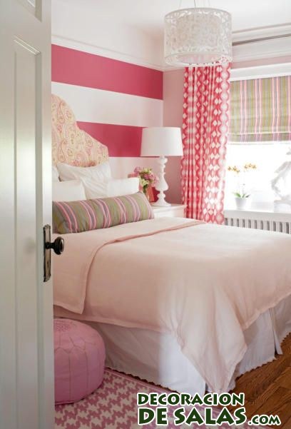 habitación infantil con techo en rosa
