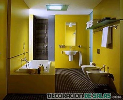 paredes del baño en color amarillo