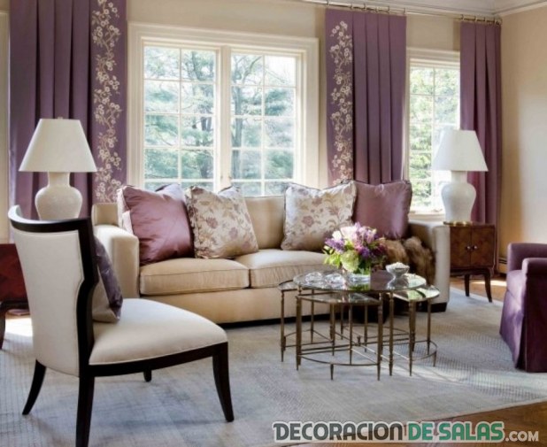 salón decorado en colores sencillos