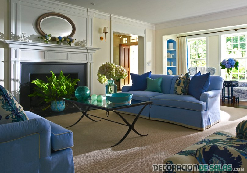 sofás azules para salón clásico