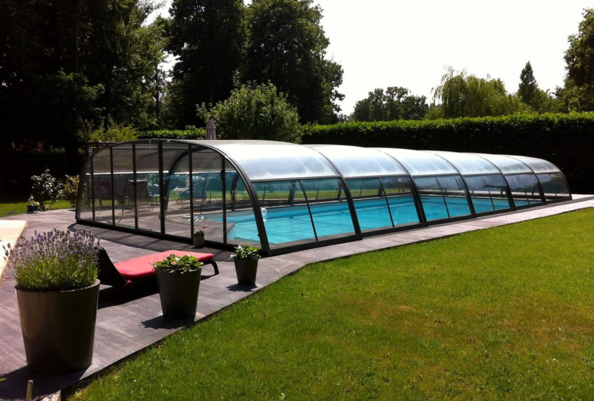 Decora el jardín con una cubierta de piscina