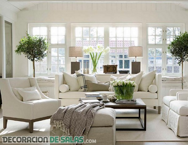 Relajantes salas y salones en color blanco